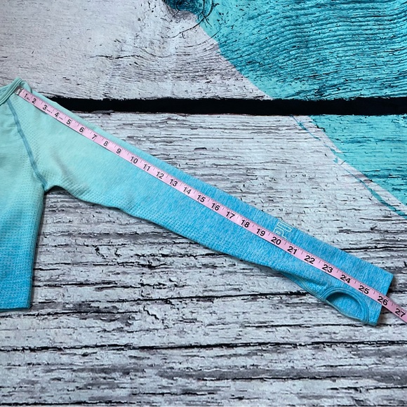 Victoria’s Secret PINK Seamless Cropped Workout Top Small Blue Ombré Long Sleeve - Picture 12 of 14